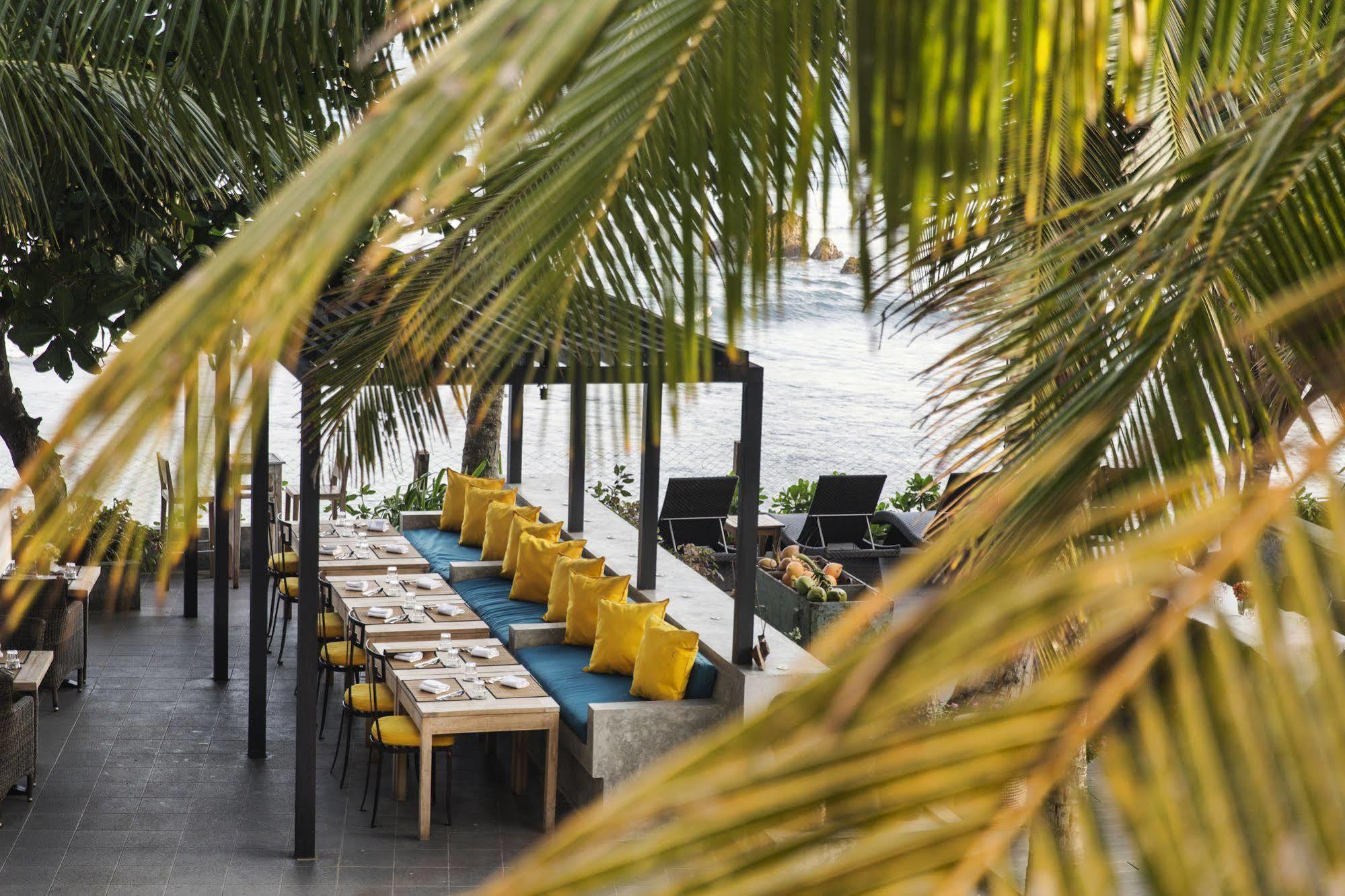 Owl And The Pussycat Hotel & Restaurant Unawatuna Exteriör bild